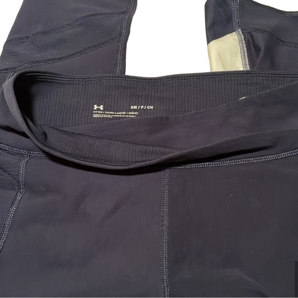 Under Armour HeatGear Fitted Pocket on Side Size S - Picture 8 of 8